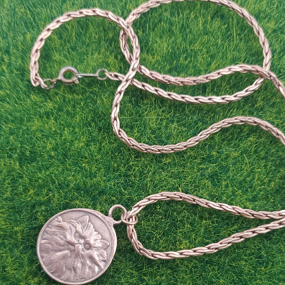 Persian 1970s Silver Pendant Necklace 22 Inch N3635 Chain Silver Tone Collectibl